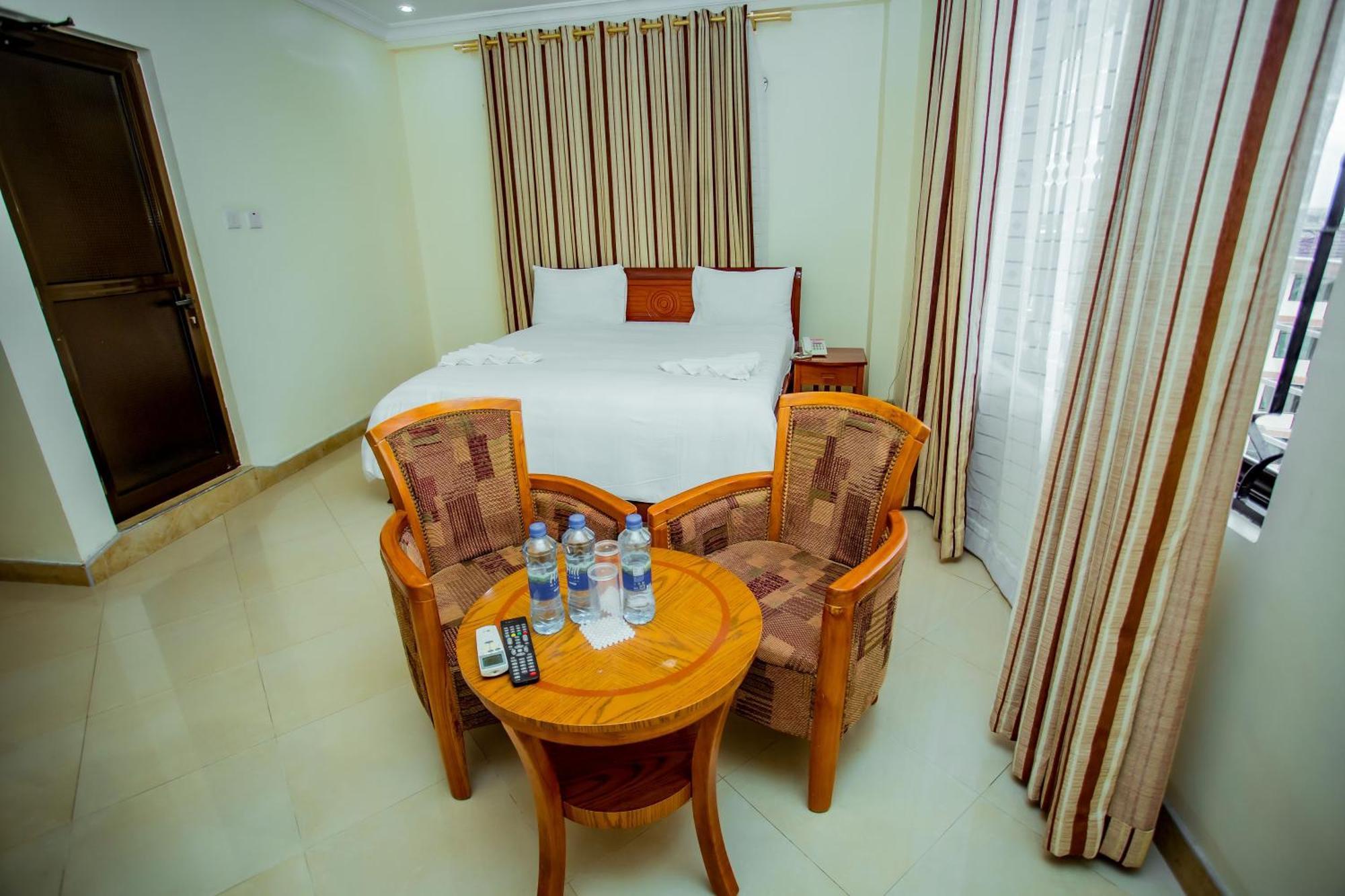 Silver Paradise Hotel Dar es Salaam Buitenkant foto