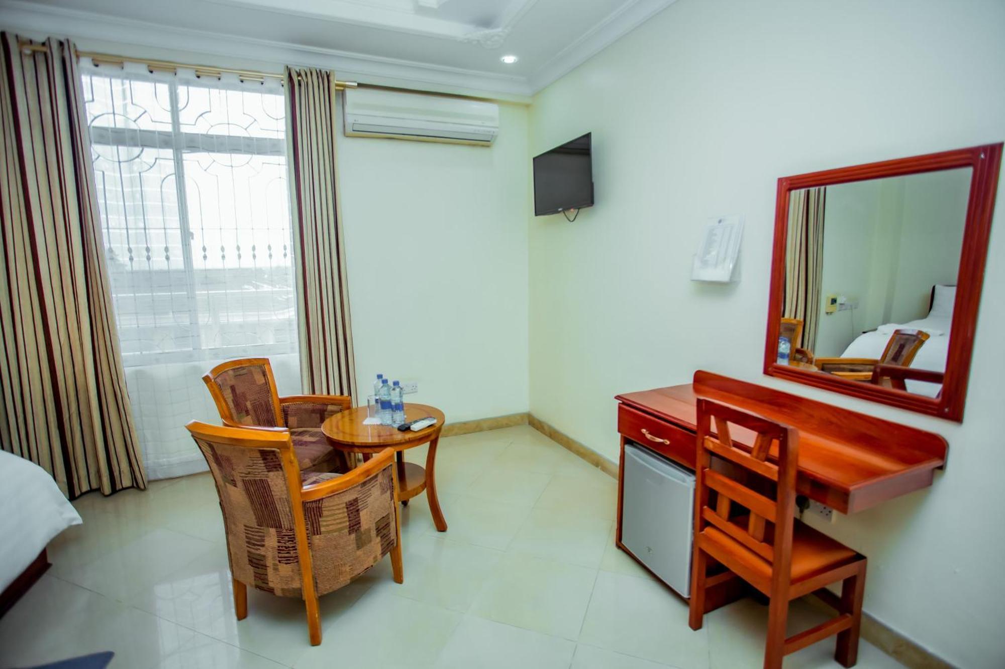 Silver Paradise Hotel Dar es Salaam Buitenkant foto