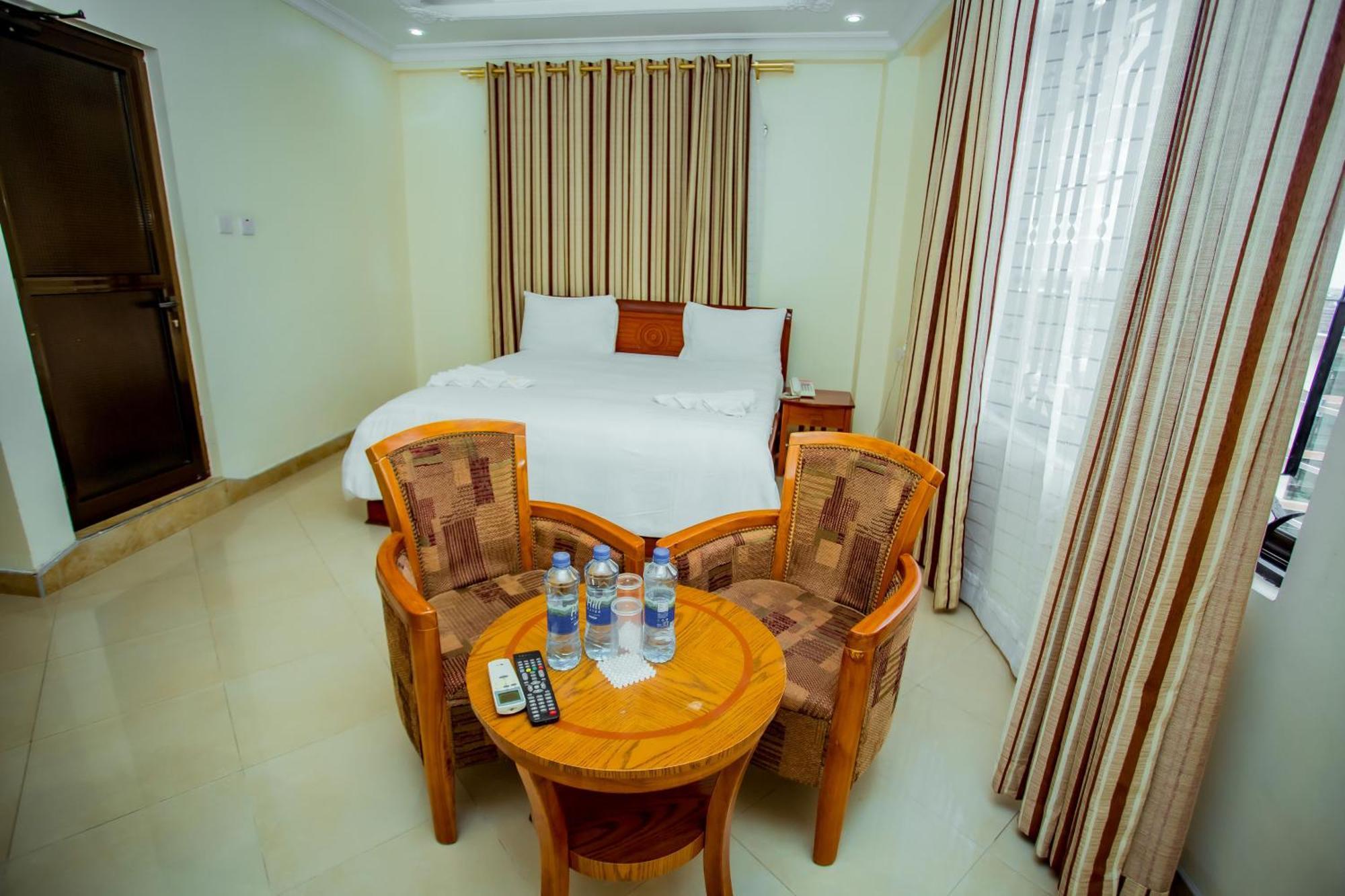 Silver Paradise Hotel Dar es Salaam Buitenkant foto