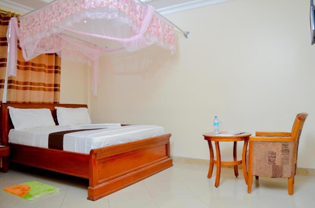 Silver Paradise Hotel Dar es Salaam Buitenkant foto