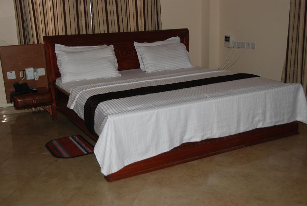 Silver Paradise Hotel Dar es Salaam Buitenkant foto