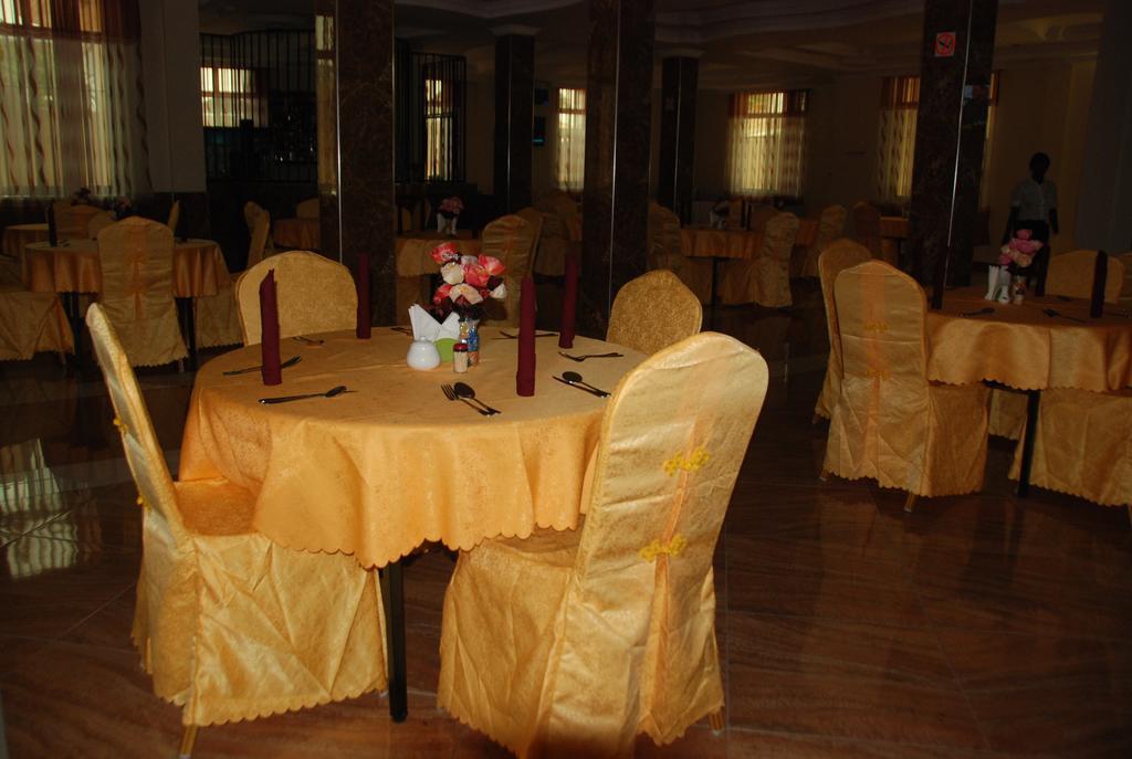 Silver Paradise Hotel Dar es Salaam Buitenkant foto