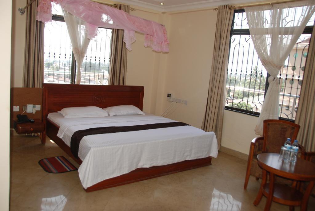 Silver Paradise Hotel Dar es Salaam Buitenkant foto
