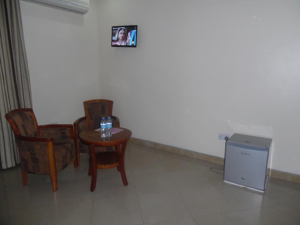 Silver Paradise Hotel Dar es Salaam Buitenkant foto