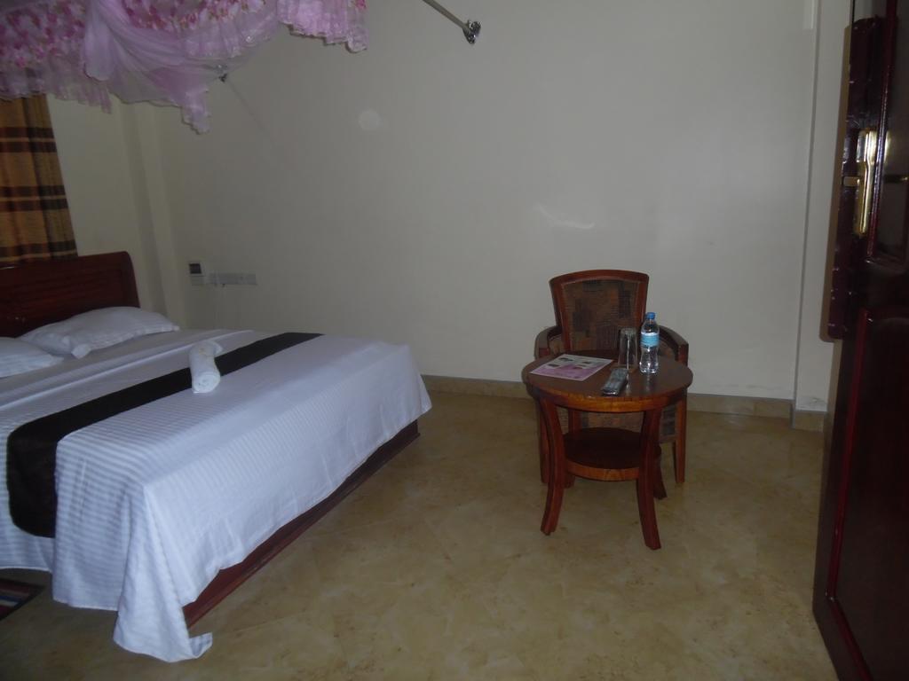 Silver Paradise Hotel Dar es Salaam Buitenkant foto