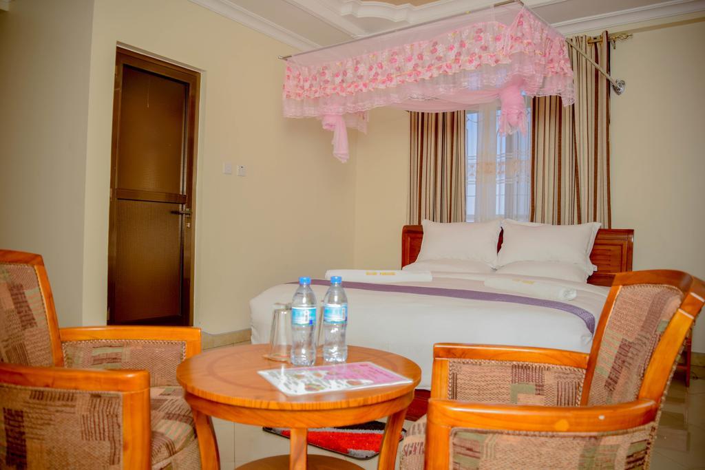 Silver Paradise Hotel Dar es Salaam Buitenkant foto