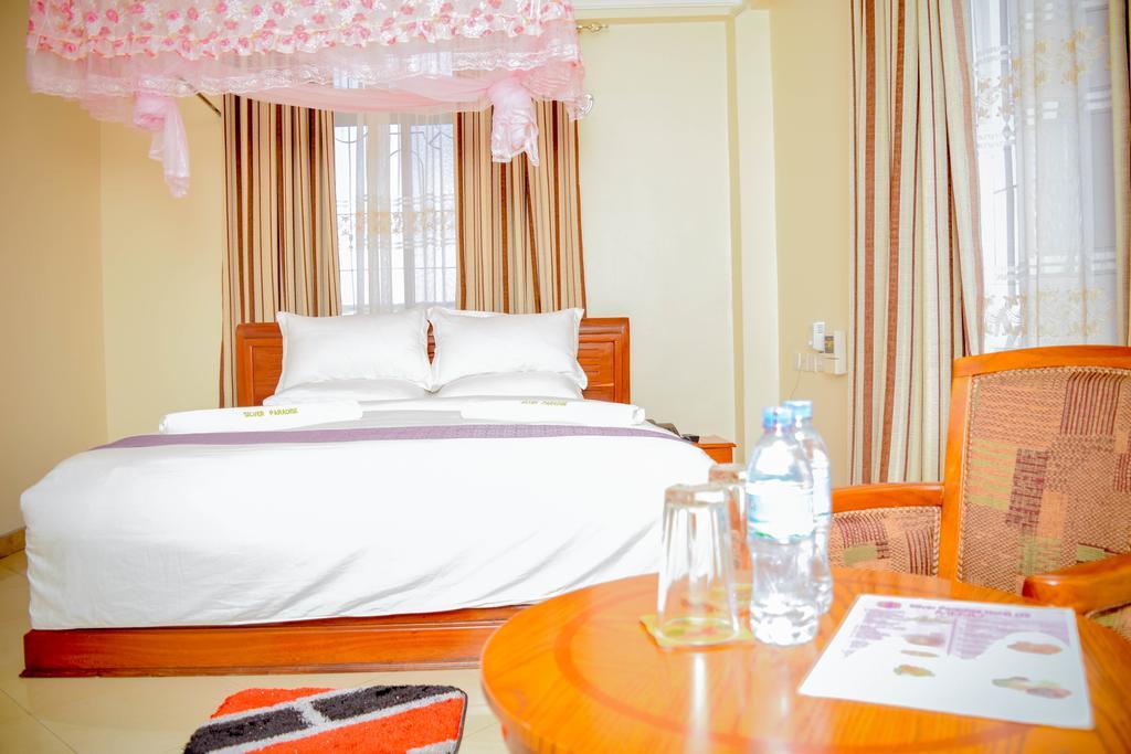 Silver Paradise Hotel Dar es Salaam Buitenkant foto