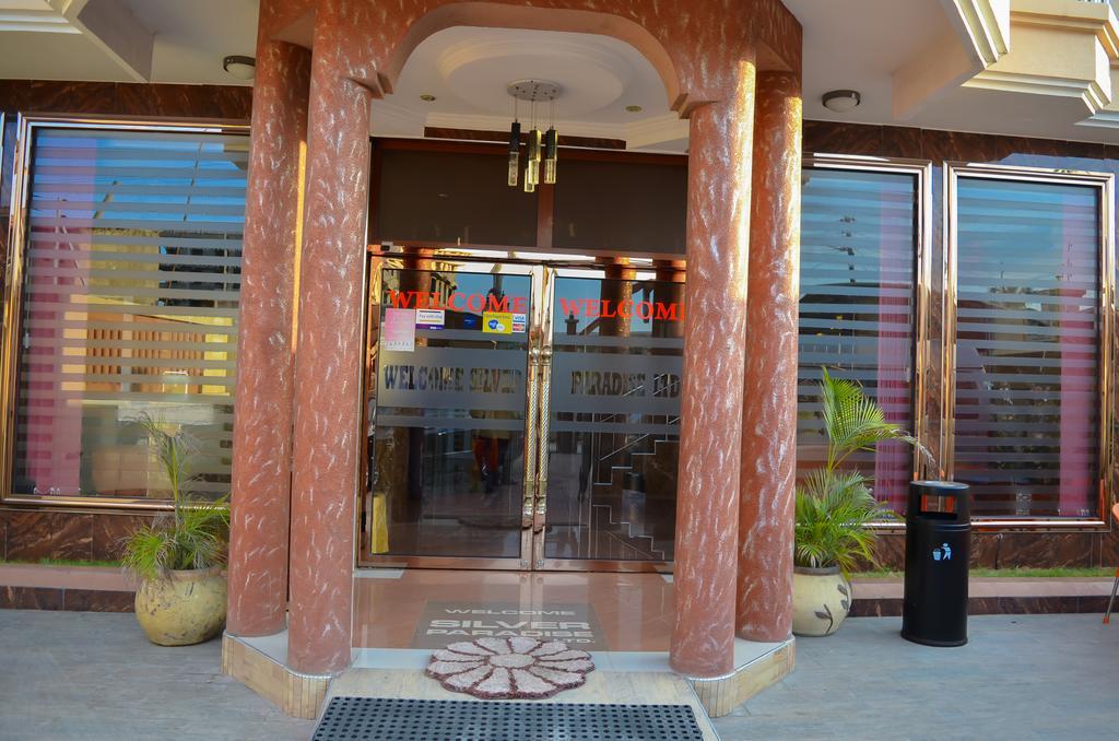 Silver Paradise Hotel Dar es Salaam Buitenkant foto