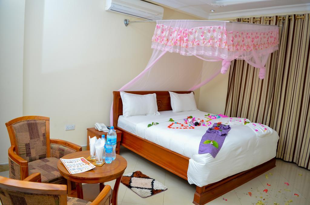 Silver Paradise Hotel Dar es Salaam Buitenkant foto