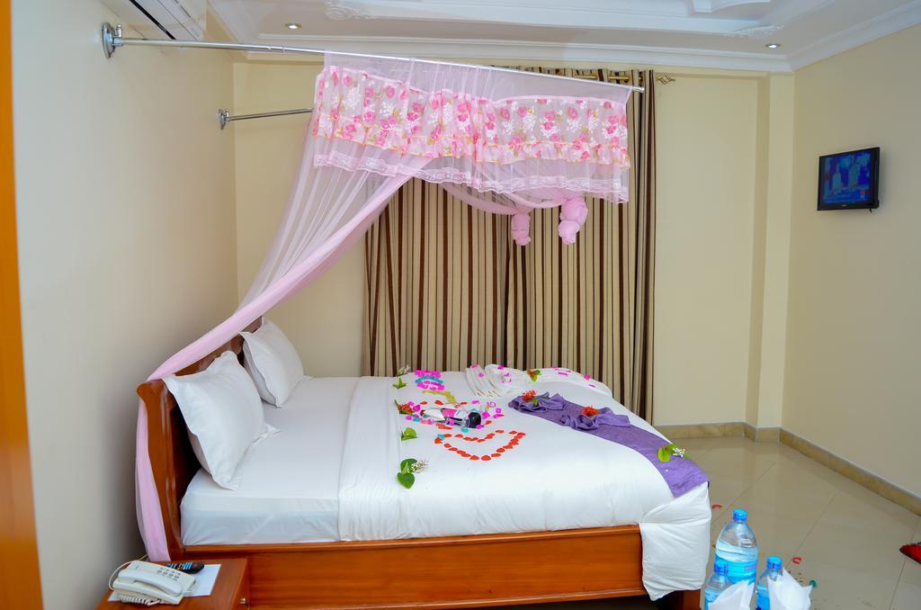Silver Paradise Hotel Dar es Salaam Buitenkant foto