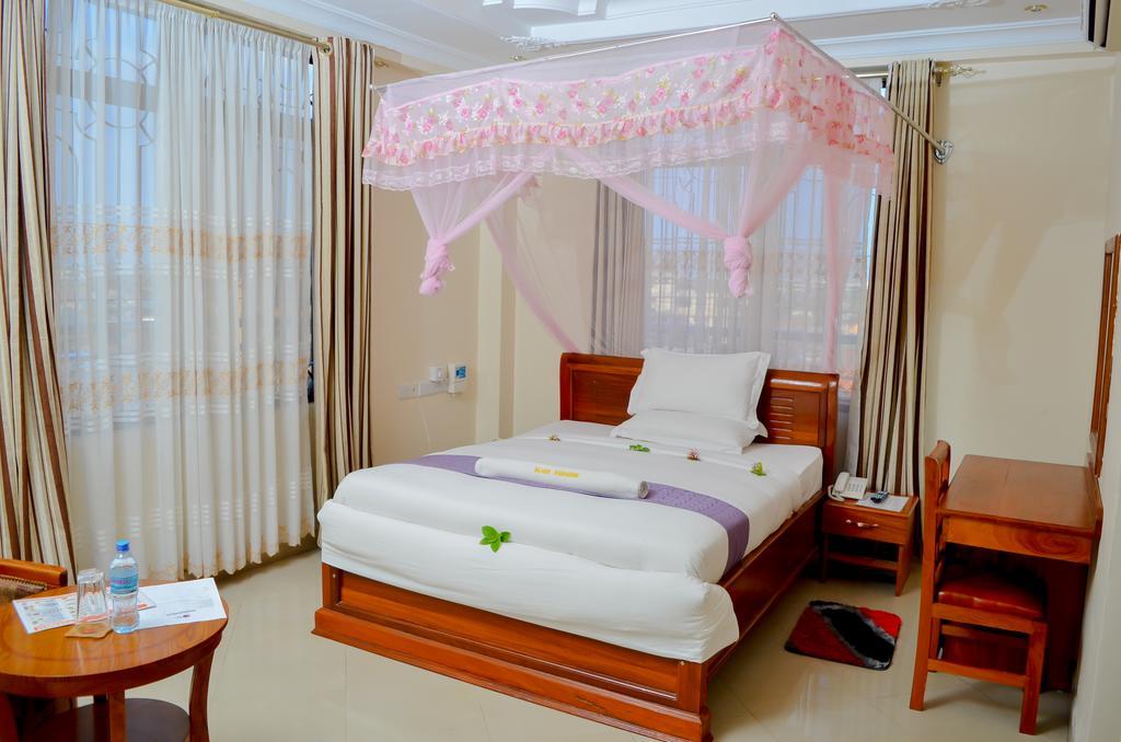Silver Paradise Hotel Dar es Salaam Buitenkant foto